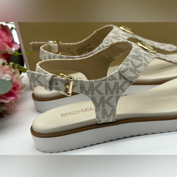 Michael Kors Vanilla Thong Sandals NIB - Picture 11 of 13
